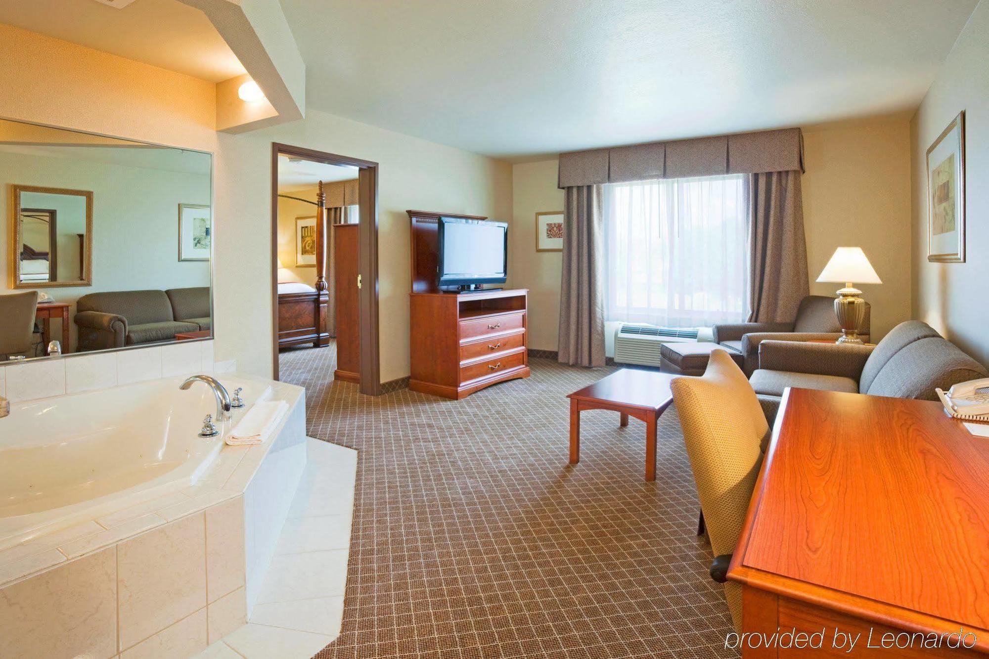 Holiday Inn Express & Suites Wausau By Ihg Weston Buitenkant foto